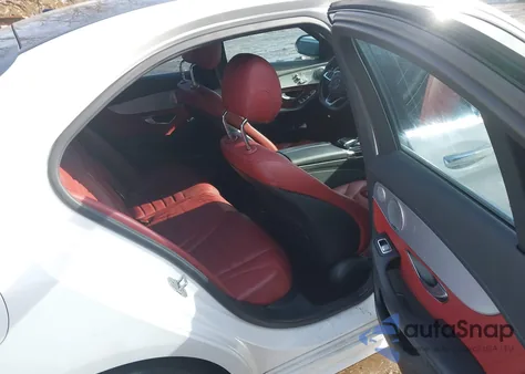 2016 Mercedes-Benz C 300 Sport 4Matic z USA, uszkodzony, nr VIN 55SWF4KB6GU113038